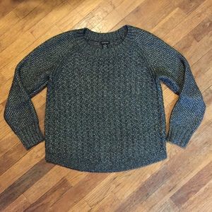 Metallic black knit Calvin Klein sweater sz LG 🖤